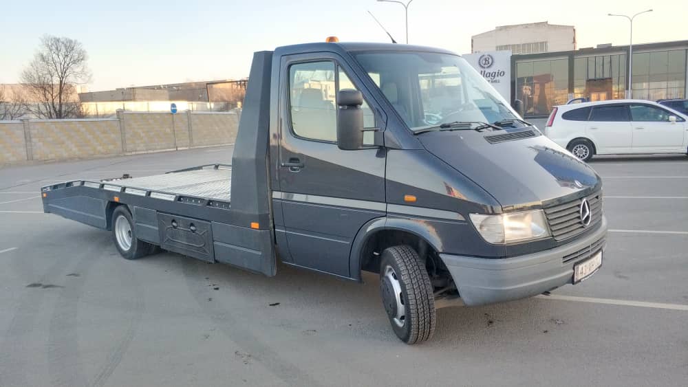 Мерседес спереди